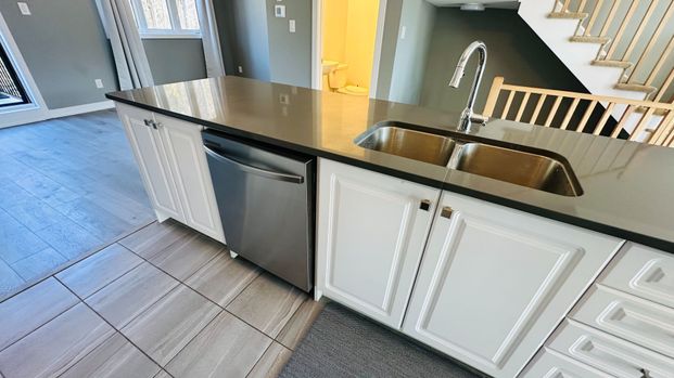 For Lease - 114 Blue Forest Crescent, Barrie, Ontario - Photo 1