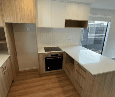 Central 2 Bedroom Family Home - Photo 4