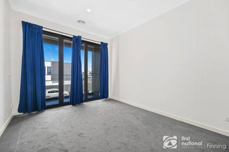 Spacious Home with Generous Backyard & Modern Comforts - Photo 4