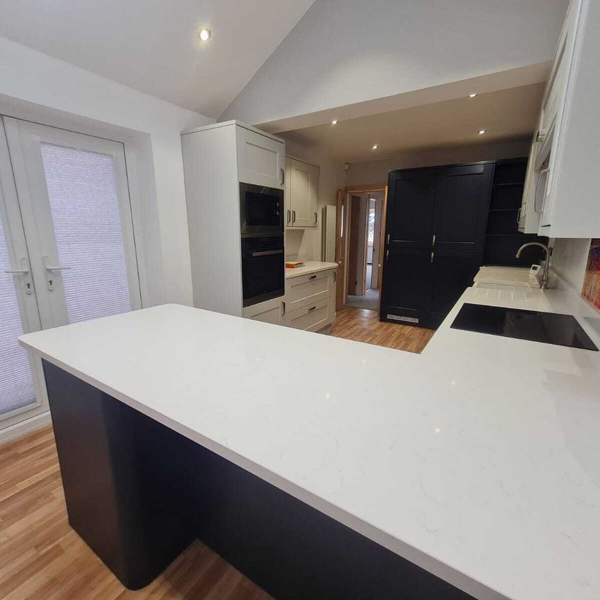 Netherton Lane, Wakefield, Netherton - Photo 1