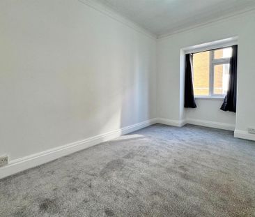 3 bedroom flat to rent - Photo 2