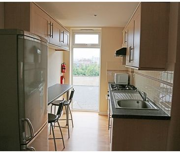 Large 2 Bed Apartment Close to University - Photo 4
