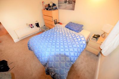 1 bedroom Flat in Burley Road, Leeds - Photo 4