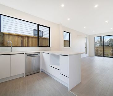Brand-New 2-Bedroom Townhouse in Onehunga - Photo 1