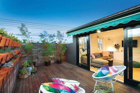 FAMILY HOME IN THE HEART OF ALBERT PARK - Photo 3