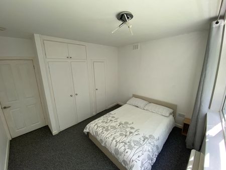 2 Bed Flat, Savoy Close, B32 - Photo 4