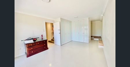 Spacious Granny Flat - Minute Walk to Rail - Photo 5