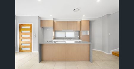 Modern Townhouse Living - 5 Bedroom, Study & Double Garage! - Photo 4