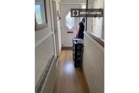 Cozy room in 4-bedroom houseshare in Dún Laoghaire, Dublin - Photo 3