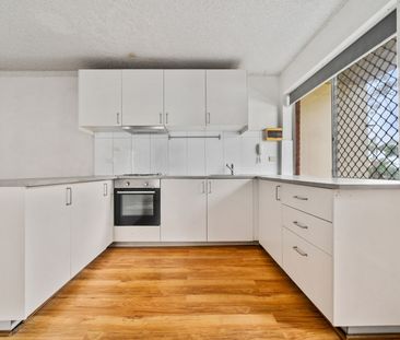 Well Presented Unit In Top Location - Photo 5