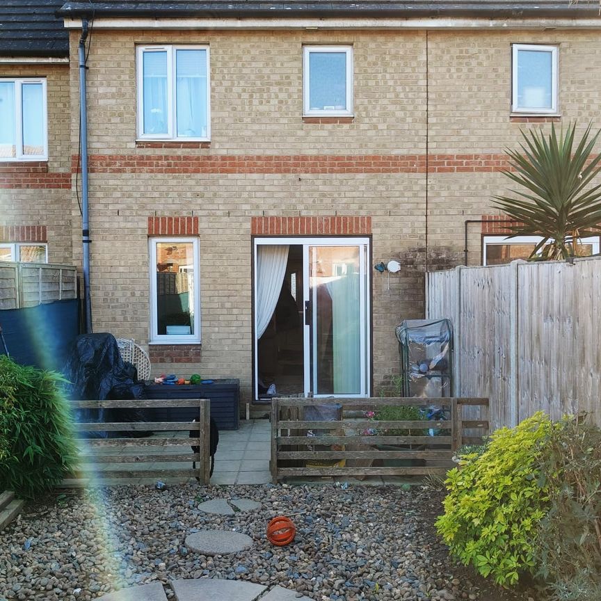 Two Bedroom House with Garden and Off-Road Parking for Two Cars, Gosport - Photo 1