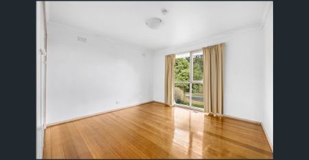 Bright and Spacious Family Home in a Sought-After Location - Photo 2