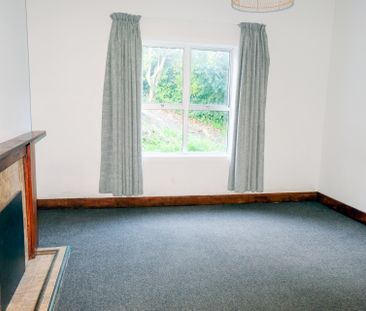 SPACIOUS FAMILY HOME - Photo 4