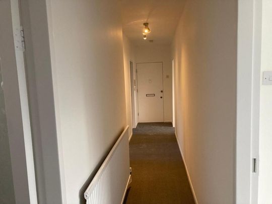 3 bedroom flat to rent - Photo 1