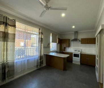 Three Bedroom Family Home! - Photo 4