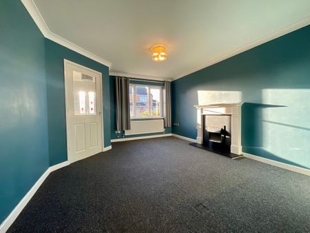 3 bedroom Semi-Detached House to let - Photo 2