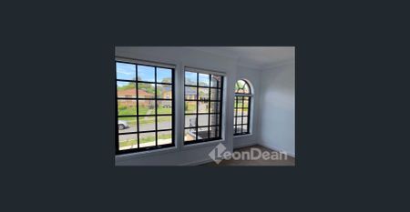 Spacious 4 Bedroom Townhouse in Doncaster East - Photo 2