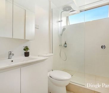 Spacious Two Bedroom Apartment - Photo 5