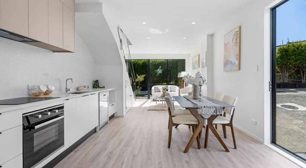 2 Bedroom Modern & Easy Living - Photo 1