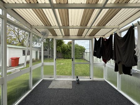 3 Bedroom - Location & Sunshine - Photo 3