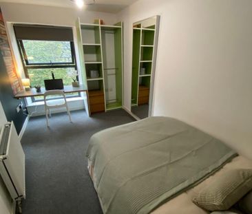 6 bedroom terraced house to rent - Photo 4