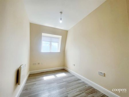 Thomas More Building, Ickenham Road, Ruislip, HA4 - Photo 3