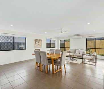 IMMACULATE FAMILY HOME - Photo 6