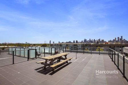 Embrace the Bay: Modern Port Melbourne Living! - Photo 2