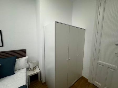 Calle de Trafalgar, Madrid, Community of Madrid 28010 - Photo 4