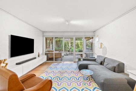 Ground Floor, End-Position 2-Bedroom Apartment - Photo 3