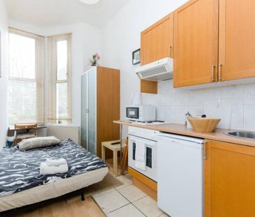 Flat 01 West Cromwell Road, Earls Court SW5 9QL - Photo 4
