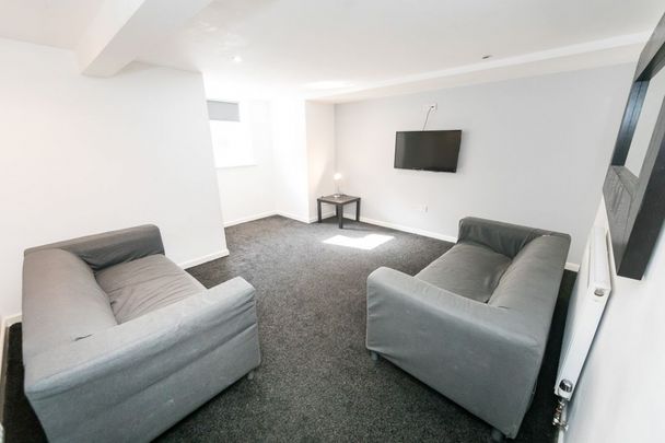 Manor Drive, Leeds - Photo 1