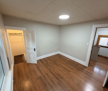 For Lease - 201 Darling Street, Brantford, Ontario - Photo 4