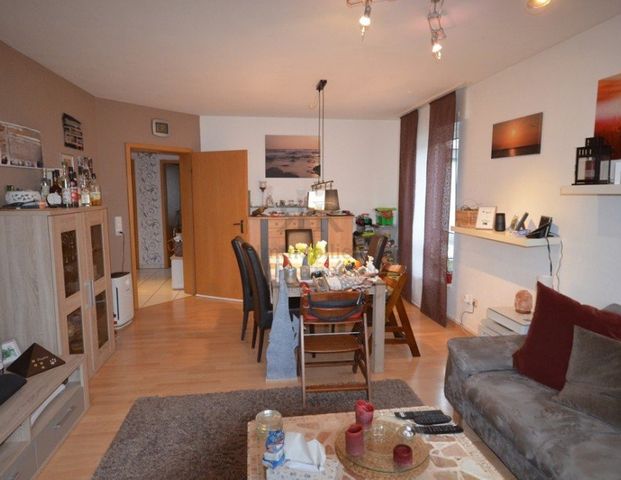 Schöne gepflegte Parterrewohnung mit Garten und Garage! - Foto 1