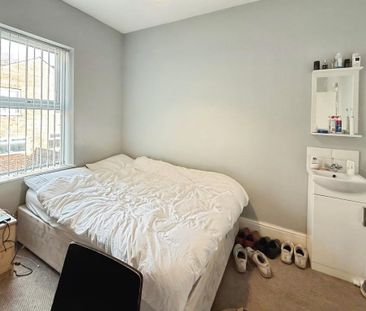 4 bedroom terraced house to rent - Photo 6