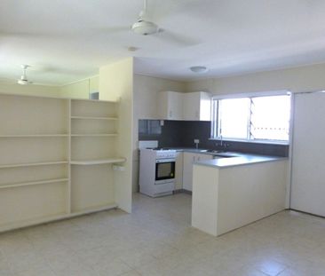 Charming 1-Bedroom Unit in Cairns North - Photo 2