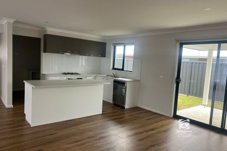 STUNNING NEW CONSTRUCTION IN PRIME SPOT - Photo 4