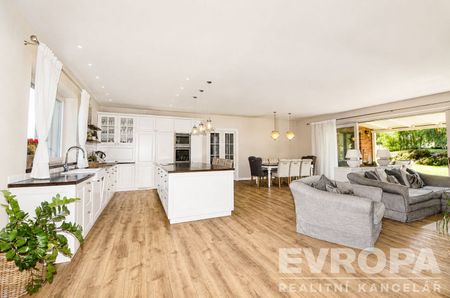 Pronájem domu 260 m² s pozemkem 2 665 m² - Fotografie 2