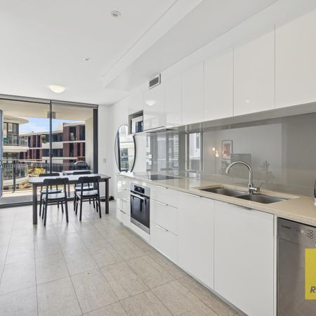 Spacious Furnished Apartment - Photo 3