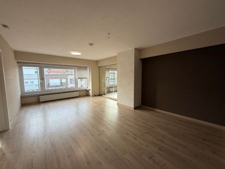 Goed onderhouden appartement met twee slaapkamers gelegen in een residentiële wijk. In een gebouw met lift. - Photo 3