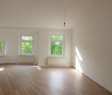 Leutzsch - Schöne 3 Zi.- Whg., Gäste WC, Loggia, frisch saniert! - Photo 6