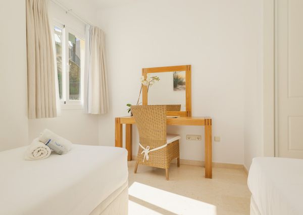 Stylish 3 bedroom flat with sea views in Elviria Marbella