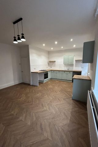 3 bedroom terraced house to rent - Photo 2