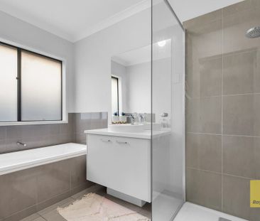 Charming 3-Bedroom Home with Modern Comforts and Single Garage - Photo 4