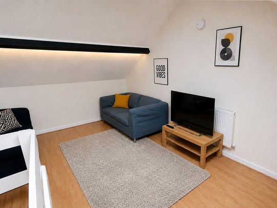 5 bedroom flat to rent - Photo 1