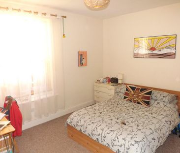 4 bedroom terraced house to rent - Photo 3