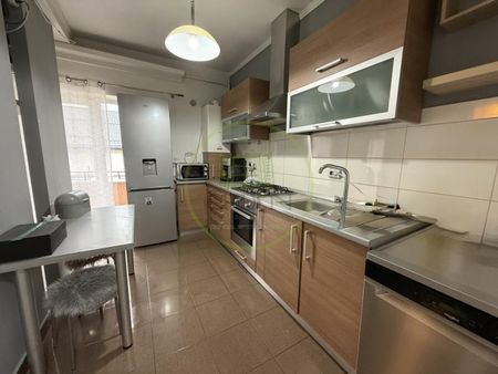 De inchiriat - Ap. 4 camere, curte comuna, Floresti, 90 mp. - Photo 4