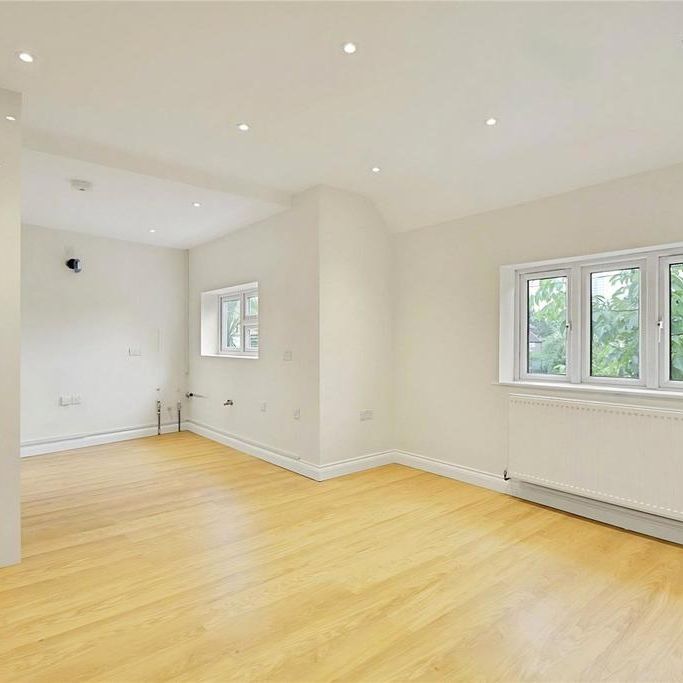 3 bedroom flat to rent - Photo 1