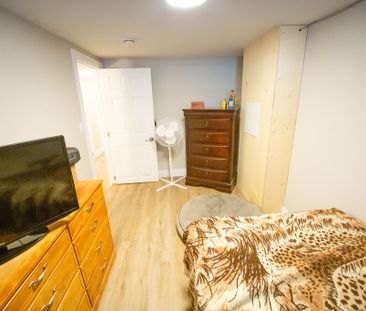 *PRIVATE LOWER UNIT WITH 3 BEDROOMS IN BRANTFORD!!* - Photo 4