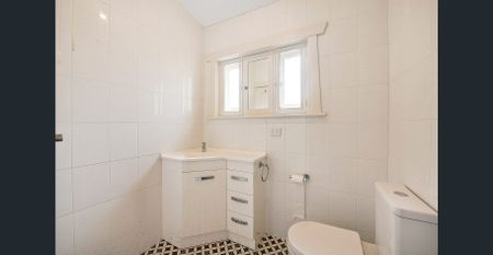 Character Maisonette - Blue Chip Beachside Location (Possible 3rd Bedroom) - Photo 4